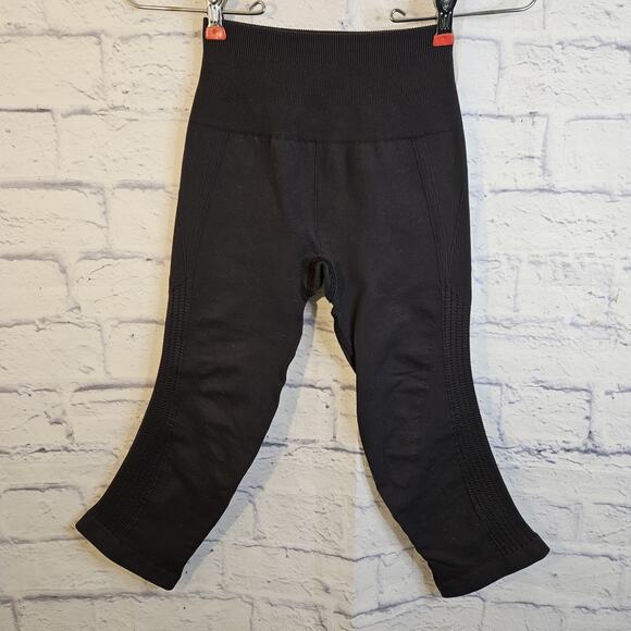 lululemon athletica Pants - Lululemon In The Flow Crop Leggings Black XS